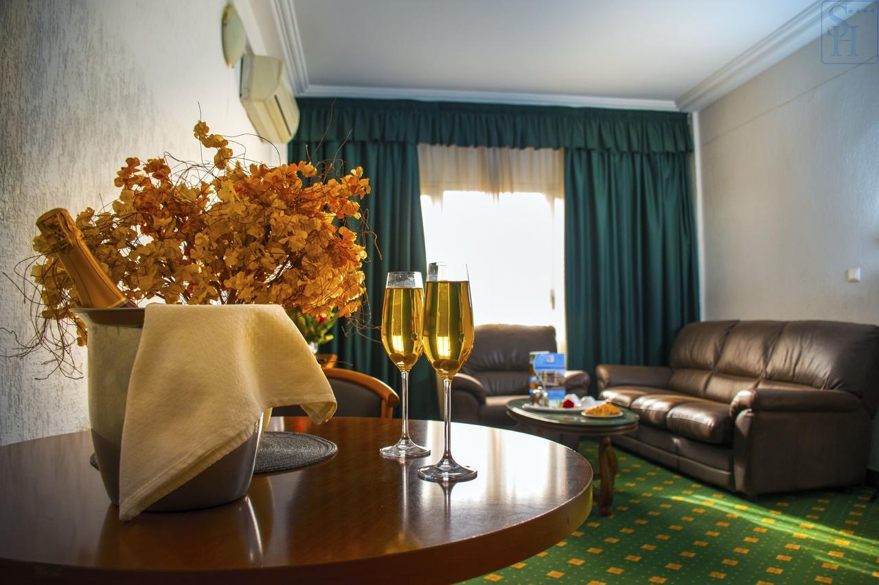 Hotel Splendid Уаґадуґу Екстер'єр фото